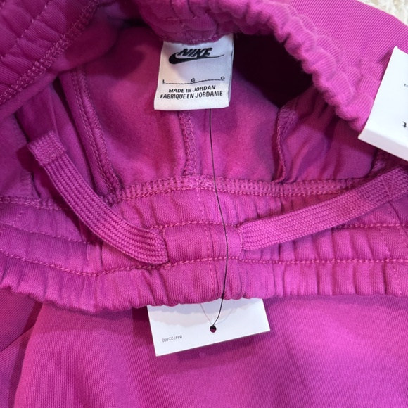 Nike Sportswear Club Fleece
Big Kids' Oversized Sweatshirt & Sweatpants - Picture 4 of 15